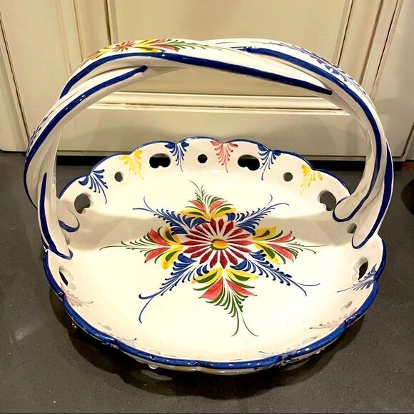 Hand painted Portuguese Majolica glaze ceramic floral braid Easter basket RCCL - Picture 1 of 6